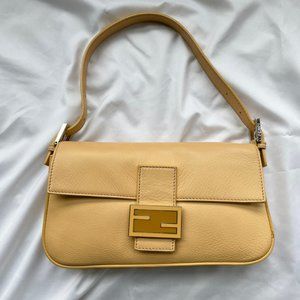 Fendi Baguette Trac. Estr. Vitello / fendi Baguette Crossbody Leather bag yellow